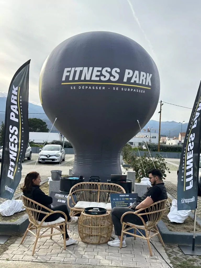 CJN Fitness montgolfière 5m pour publicité street marketing