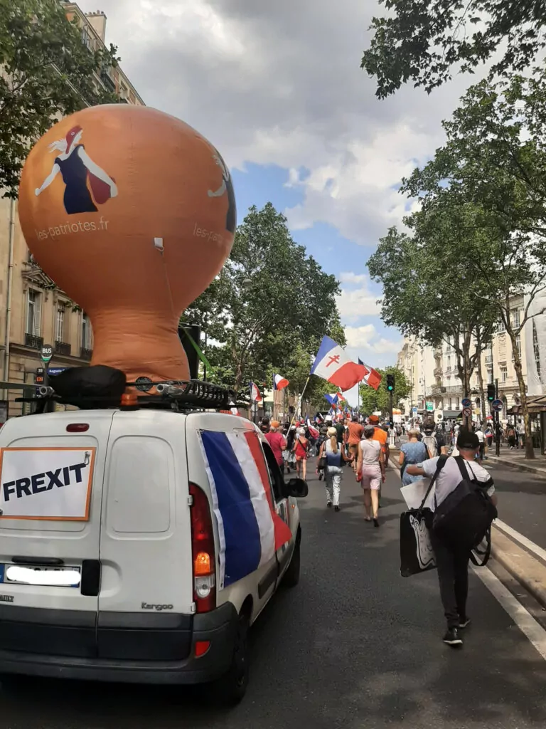 Montgolfière 2m pour manifestation de rues "les patriotes"
