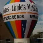 montgolfière géante 6m multicolore pour publicité pour mobil home et chalets