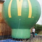 Montgolfière géante gonflable publicitaire mcdonald's