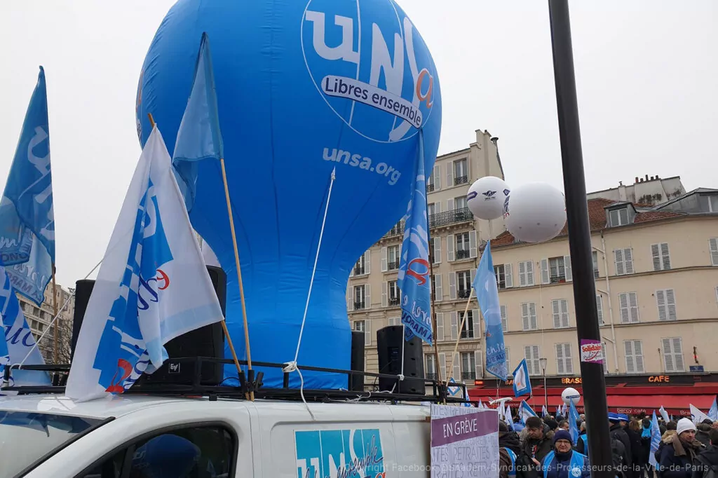 montgolfière manifestation UNSA sur toit d'un camion
