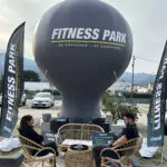 montgolfière publicitaire posée au sol street marketing fitnesspark
